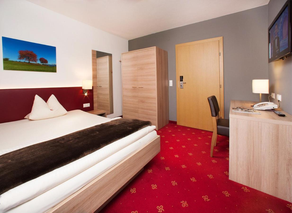 Hotel Bruno Fügen Eksteriør bilde