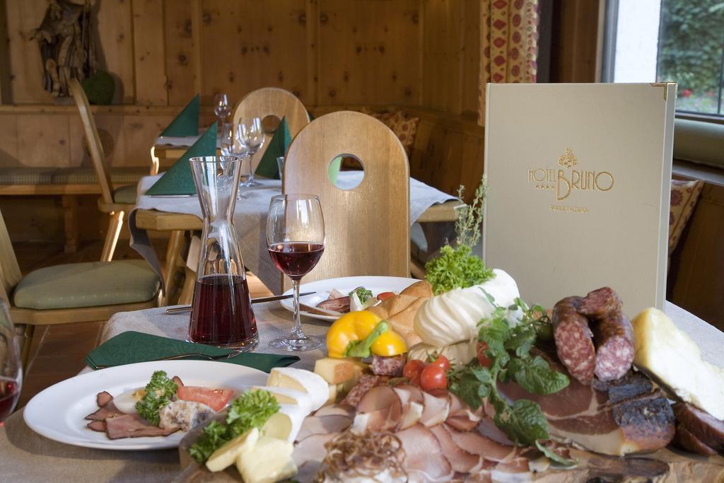 Hotel Bruno Fügen Eksteriør bilde