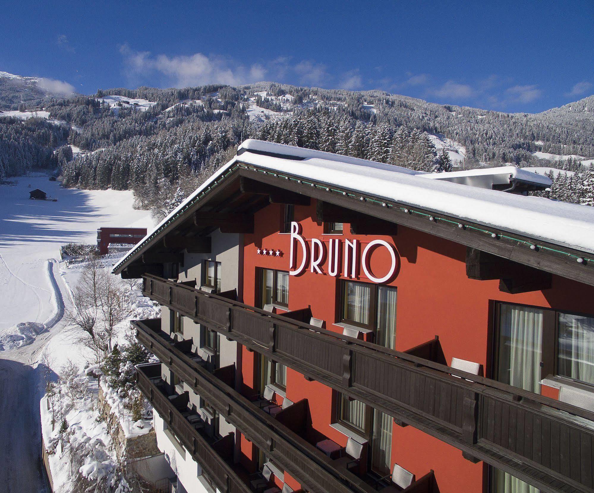 Hotel Bruno Fügen Eksteriør bilde