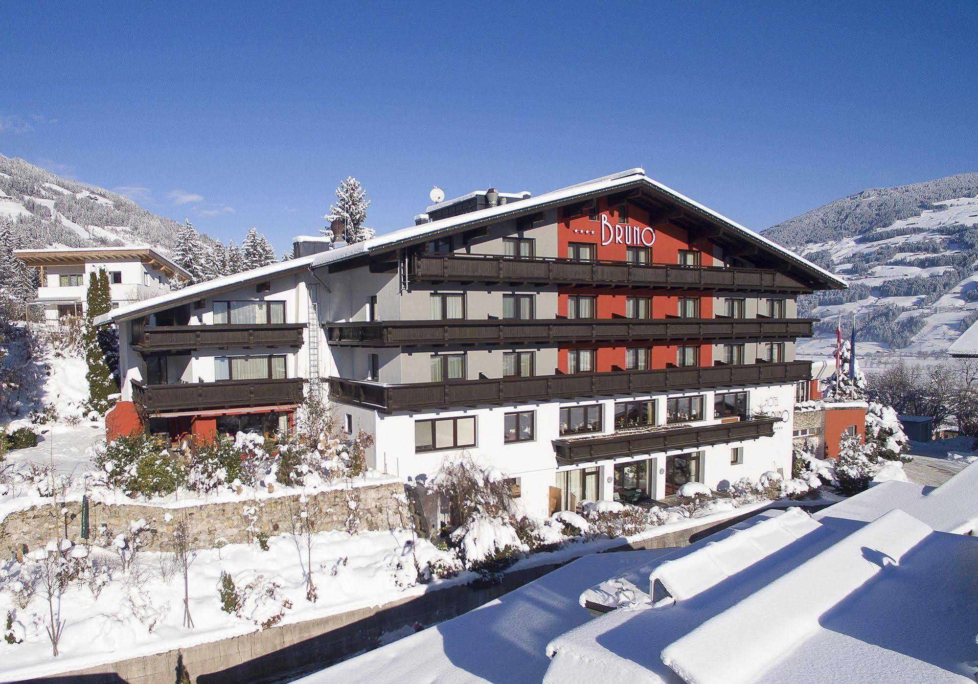 Hotel Bruno Fügen Eksteriør bilde