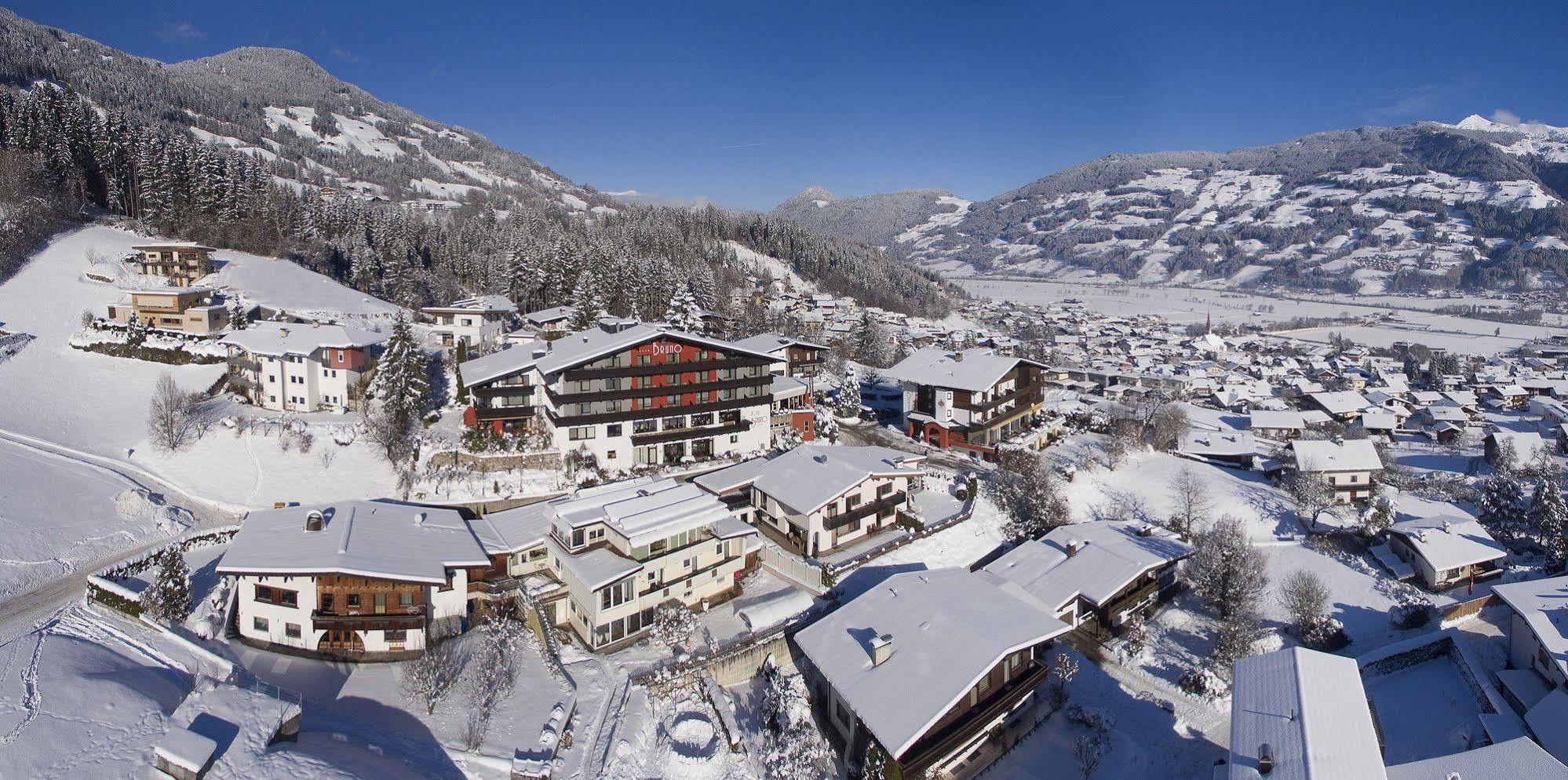 Hotel Bruno Fügen Eksteriør bilde