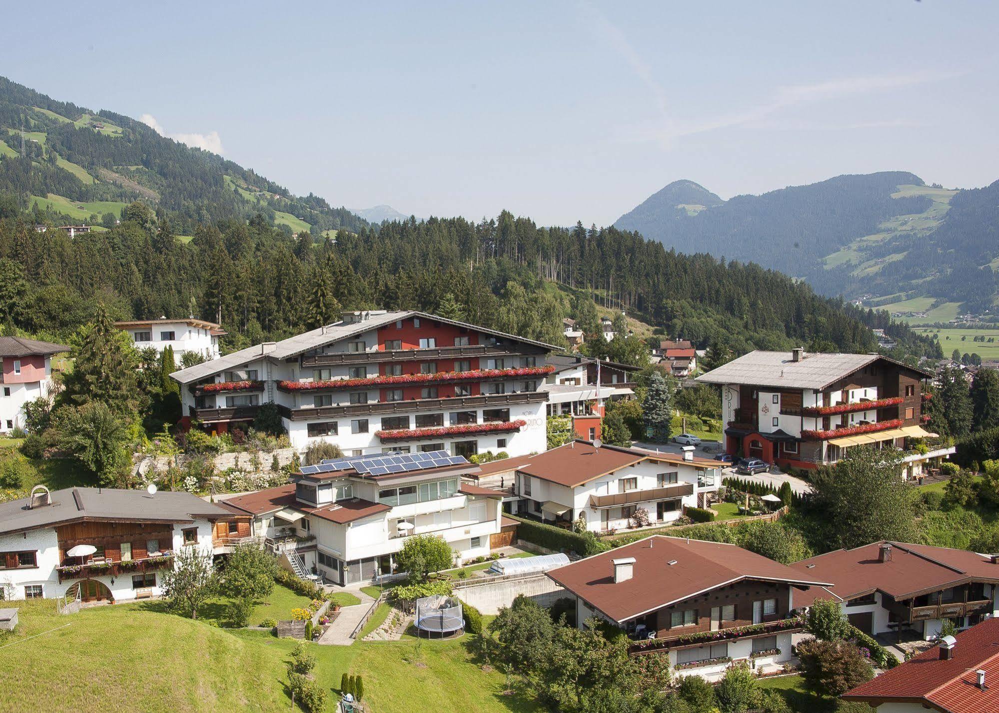 Hotel Bruno Fügen Eksteriør bilde