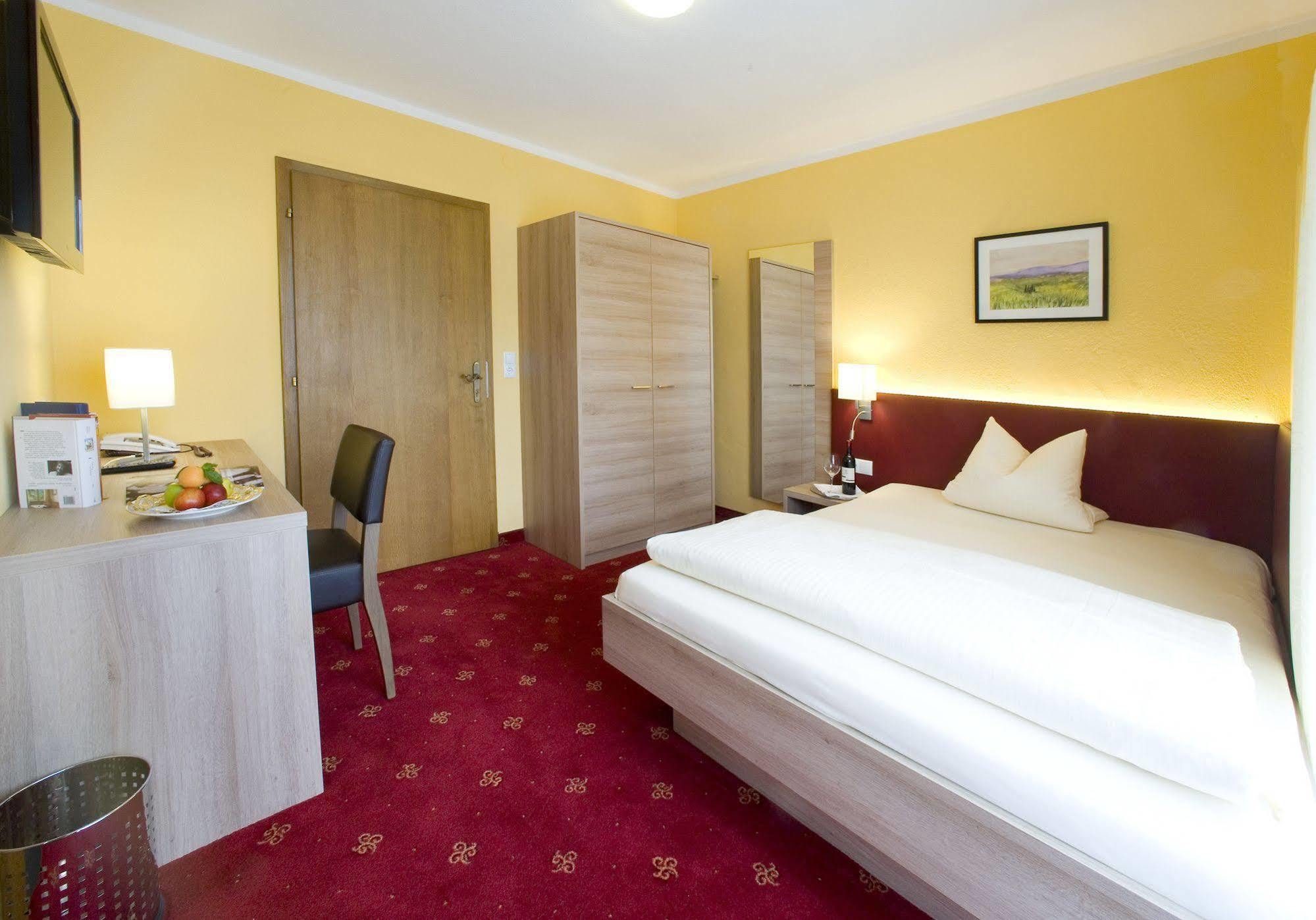 Hotel Bruno Fügen Eksteriør bilde