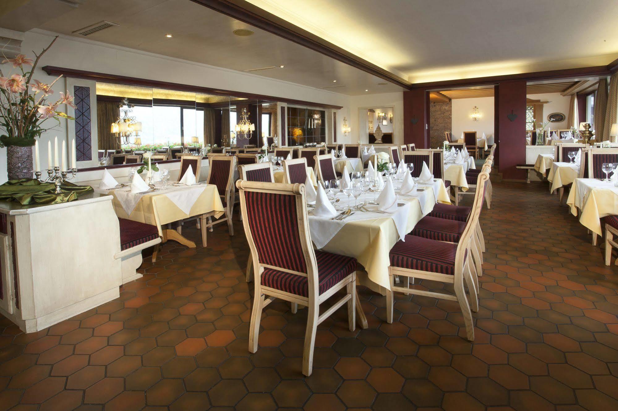 Hotel Bruno Fügen Eksteriør bilde