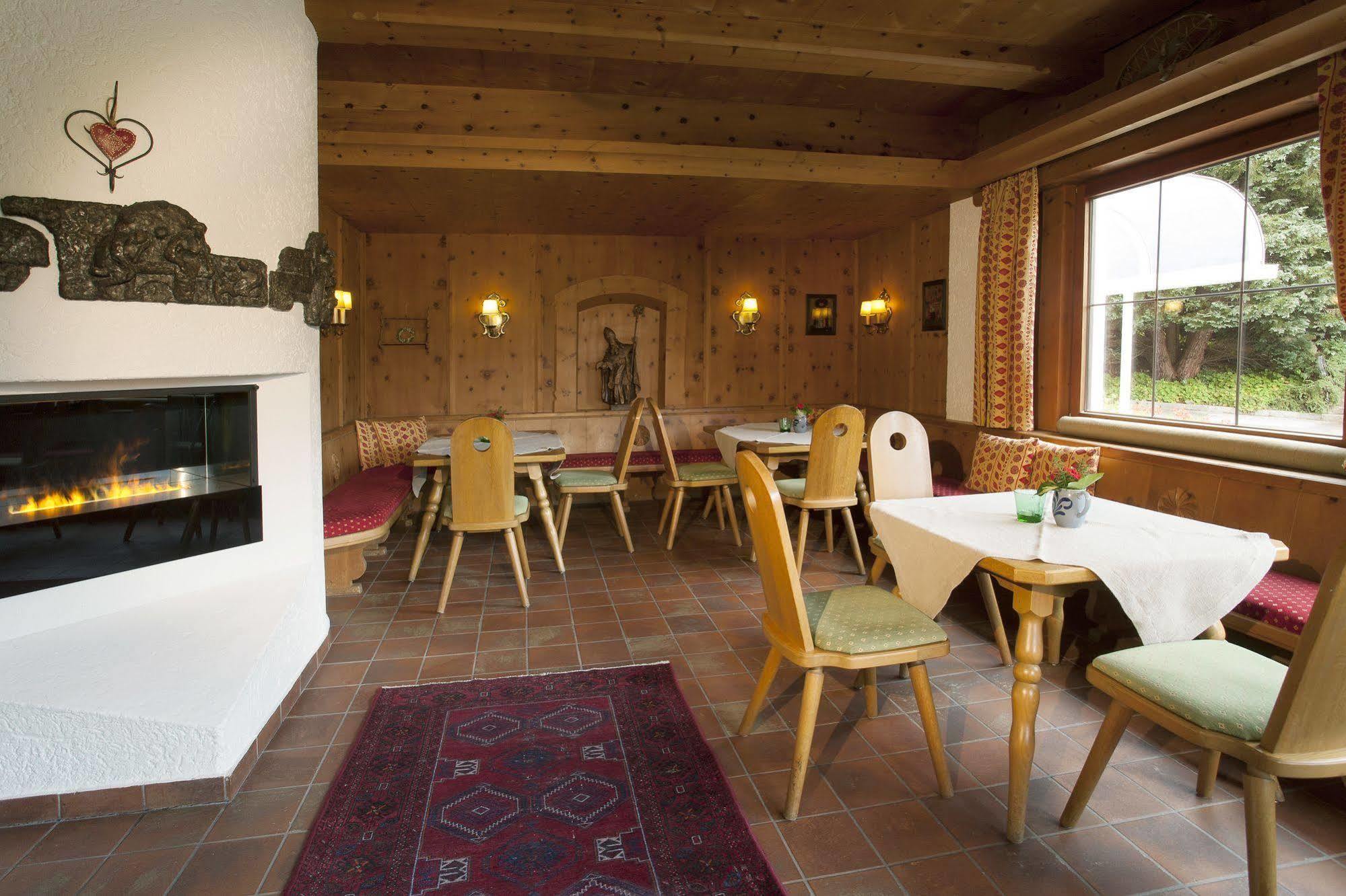 Hotel Bruno Fügen Eksteriør bilde